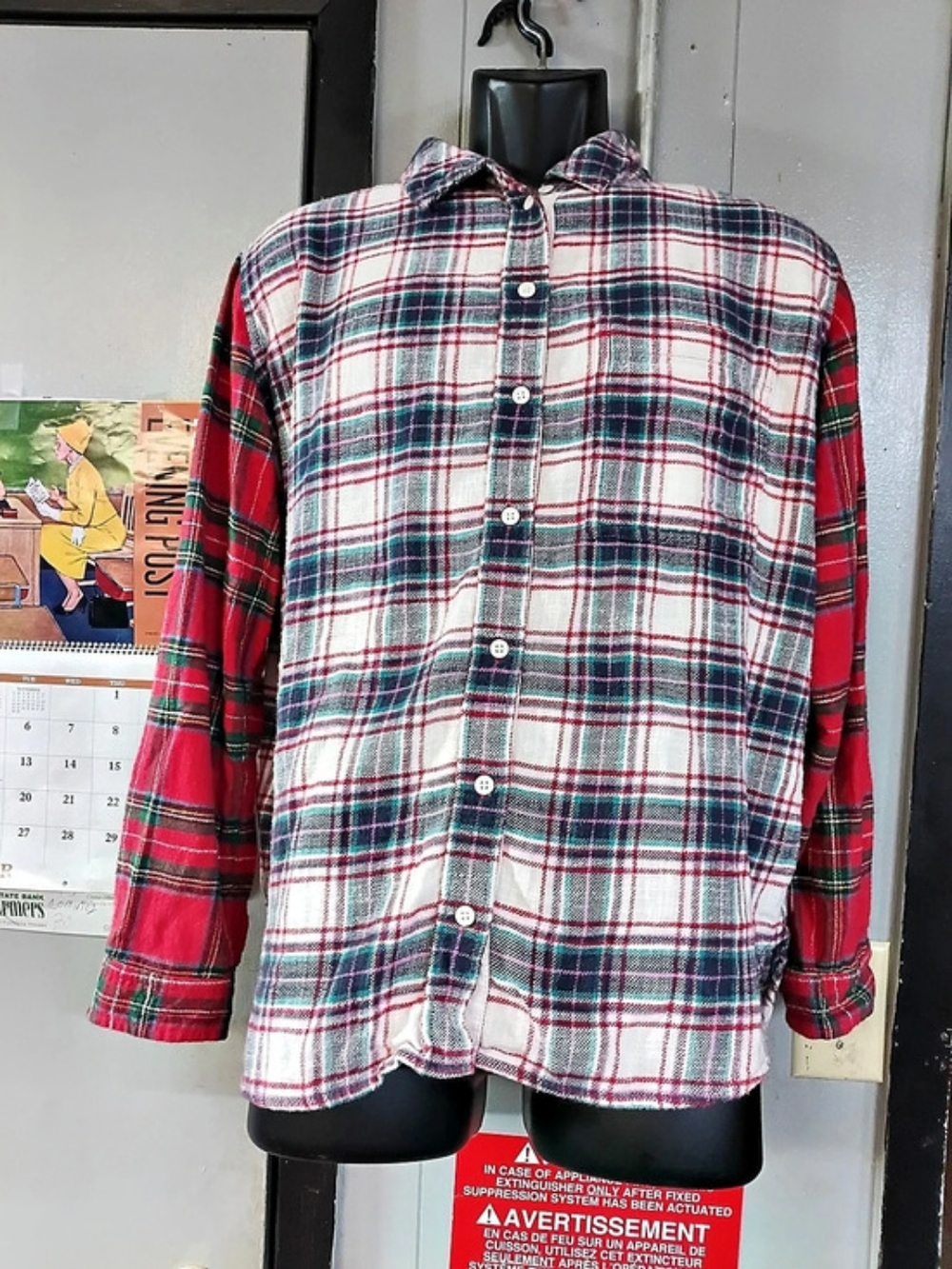 American Eagle Pendleton Plaid Button Down in Red & White Sz medium